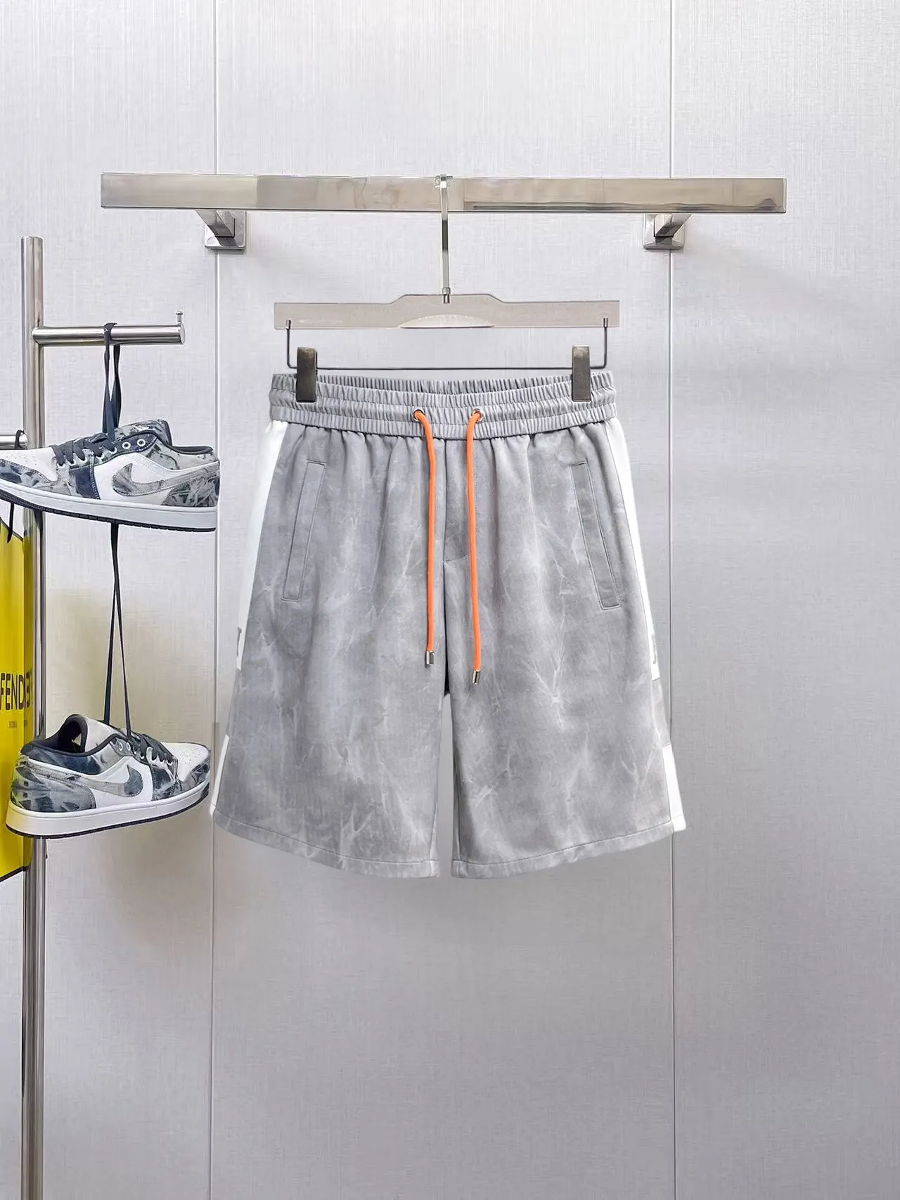 Hermès three-standard complete 2026 summer New Arrival men's casual shorts, advanced custom-made Breathable fabric, Breathable fabric, extremely stretchy and comfortable, impeccable details, top-grade accessories, original logo design concept, delicate and soft feel! The upper body fit is awesome! Size: M-XXXL Please state your height and weight when ordering